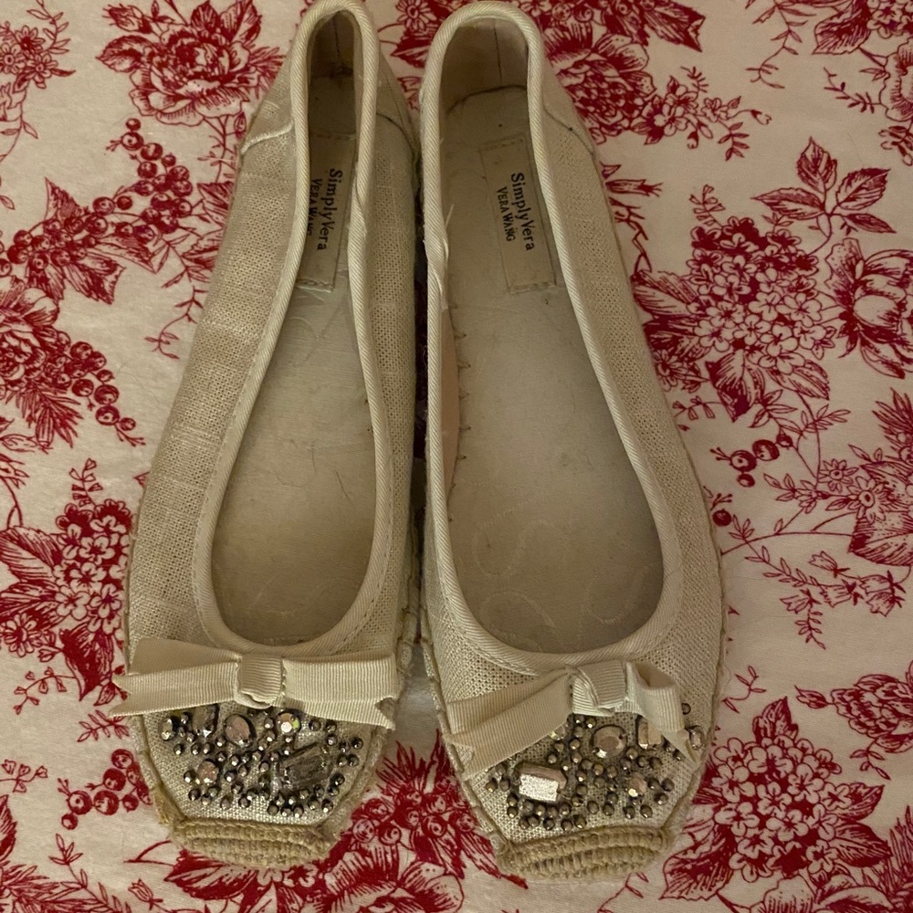 Adorable linen espadrilles with beaded detail!